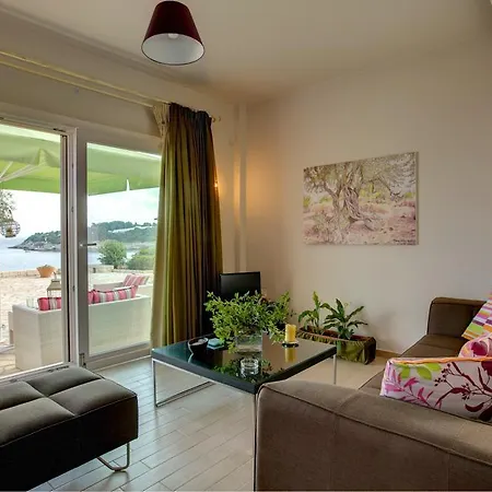 Terra Del Nonno With Sea Views & Pool Gaios