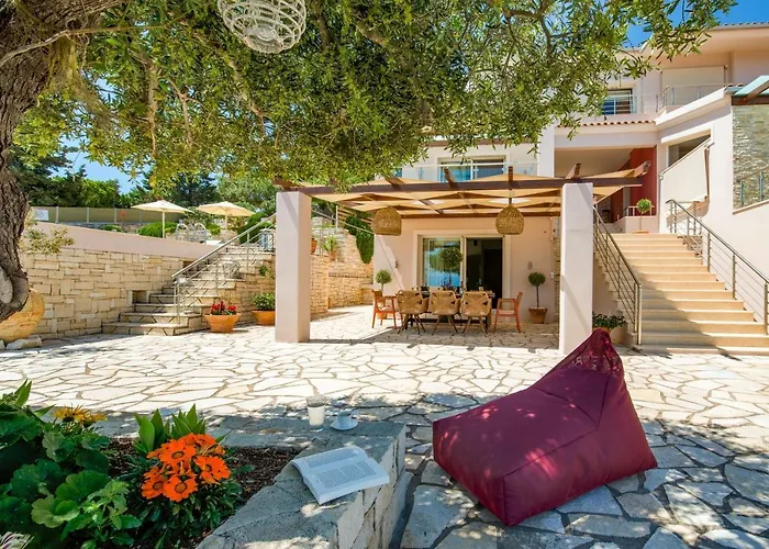 Terra Del Nonno With Sea Views & Pool Gaios