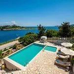 Vilă Terra Del Nonno With Sea Views & Pool