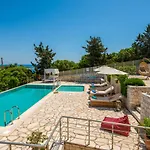 Terra Del Nonno With Sea Views & Pool Vilă *