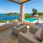 Terra Del Nonno With Sea Views & Pool