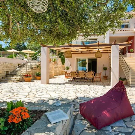Terra Del Nonno With Sea Views & Pool Gaios