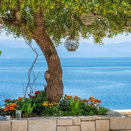 Villa Terra Del Nonno With Sea Views & Pool *