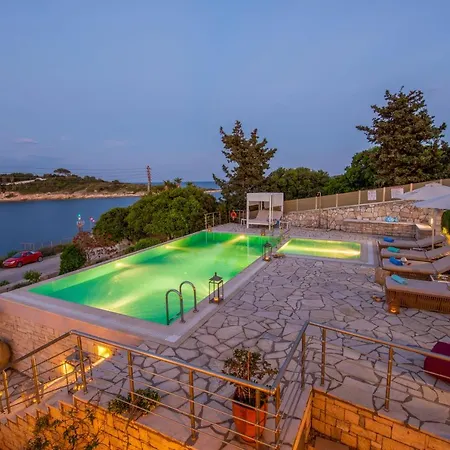 Villa Terra Del Nonno With Sea Views & Pool *