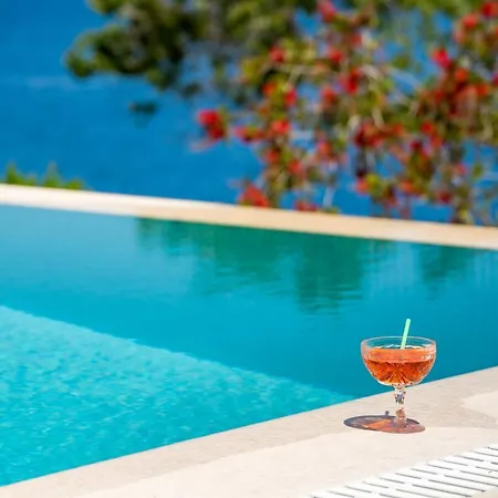 Villa Terra Del Nonno With Sea Views & Pool Gaios